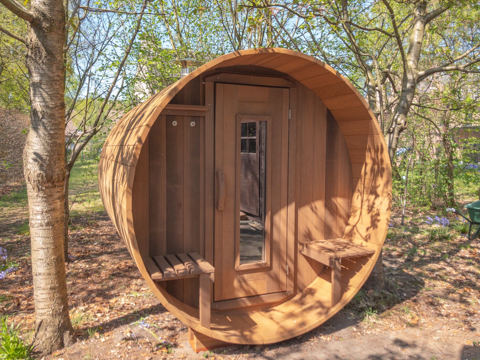 Tonneau de sauna tourné dans du thermowood sans nœud 270 cm.