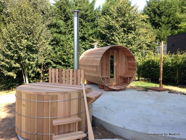 Saunabarrel, vasca idromassaggio e doccia esterna: realizzazione a Nokere (Ardenne fiamminghe).